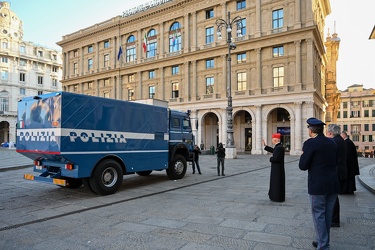 Genova - cardinale angelo bagnasco benedice autobotte polizia pe