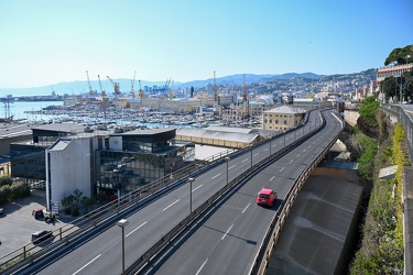 Genova - emergenza coronavirus - citta deserta - si avvicina il 