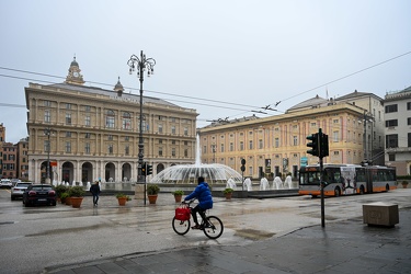 Genova, secondo giorno dopo stretta emergenza coronavirus