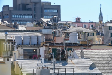 Genova - domenica mattina sui tetti del centro storico dopo stre