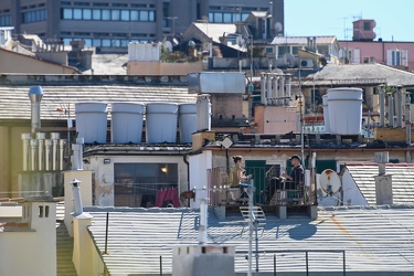 Genova - domenica mattina sui tetti del centro storico dopo stre