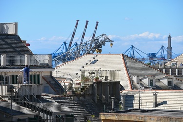 Genova - domenica mattina sui tetti del centro storico dopo stre