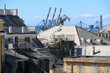 Genova - domenica mattina sui tetti del centro storico dopo stre