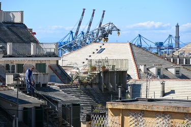 Genova - domenica mattina sui tetti del centro storico dopo stre