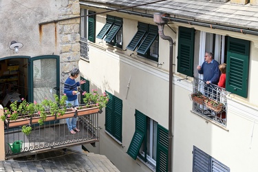 Genova - emergenza coronavirus - conversazioni alla finestra