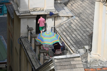 Genova - emergenza coronavirus - vita su tetti e terrazzi
