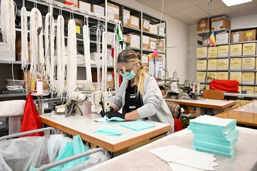 Genova, PonteX - azienda Petramar produttrice di bandiere che ha