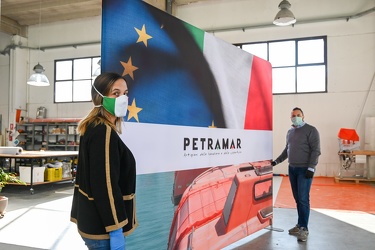 Genova, PonteX - azienda Petramar produttrice di bandiere che ha