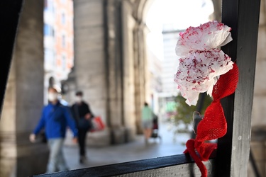 Genova, via XX Settembre - targa 25 aprile in attesa delle celeb