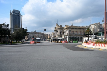 Genova, strade deserte, inizia una nuova settimana di emergenza