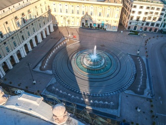 Genova - emergenza coronavirus - piazza De Ferrari deserta alle 