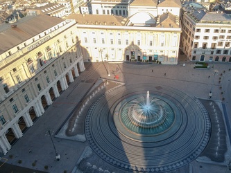 Genova - emergenza coronavirus - piazza De Ferrari deserta alle 