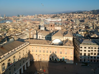 Genova - emergenza coronavirus - piazza De Ferrari deserta alle 