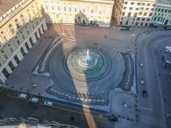 Genova - emergenza coronavirus - piazza De Ferrari deserta alle 