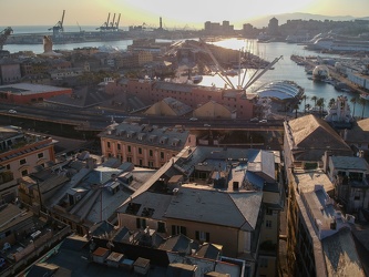 Genova - emergenza coronavirus - foto con il drone tra il centro