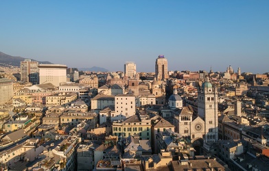 Genova - emergenza coronavirus - foto con il drone tra il centro