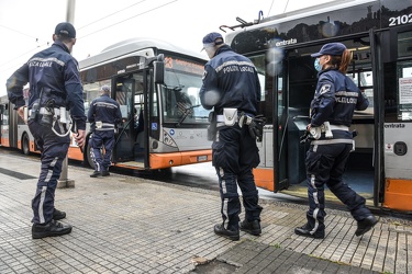 emergenza coronavirus controlli municipale Bus supermercati 12052020-0979