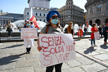 Genova - manifestazione operatrici delle mense scolastiche e uni