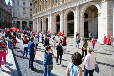 Genova - manifestazione operatrici delle mense scolastiche e uni