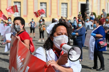 Genova - manifestazione operatrici delle mense scolastiche e uni