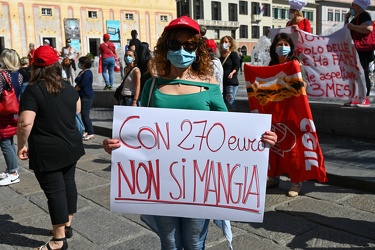 Genova - manifestazione operatrici delle mense scolastiche e uni