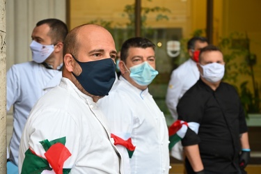 Genova, piazza De Ferrari - la protesta degli chef contro le nuo