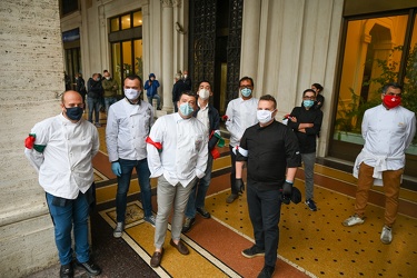 Genova, piazza De Ferrari - la protesta degli chef contro le nuo