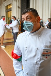 Genova, piazza De Ferrari - la protesta degli chef contro le nuo