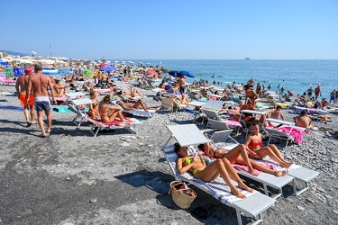 Genova, domenica di agosto sulle spiagge