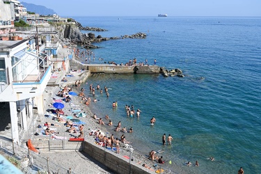 Genova, domenica di agosto sulle spiagge