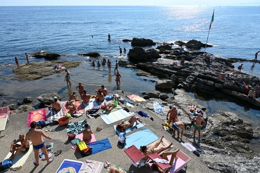 Genova, domenica di agosto sulle spiagge