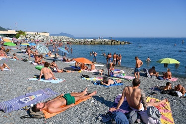 Genova, domenica di agosto sulle spiagge