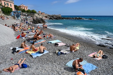 Genova Quinto, spiaggia libera - spariti i sacchetti segnaposto