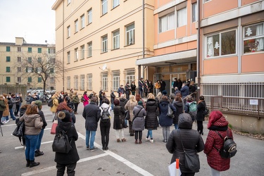 Genova, plesso scolastico Teglia - assemblea in cortile su probl