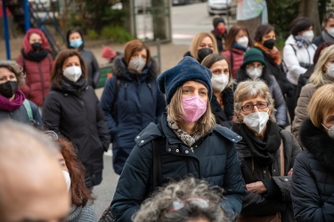 Genova, plesso scolastico Teglia - assemblea in cortile su probl