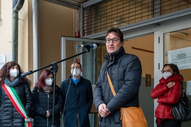 Genova, plesso scolastico Teglia - assemblea in cortile su probl