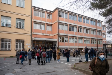 Genova, plesso scolastico Teglia - assemblea in cortile su probl