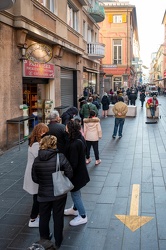 Genova, Sestri Ponente - coda tamponi farmacia via Sestri