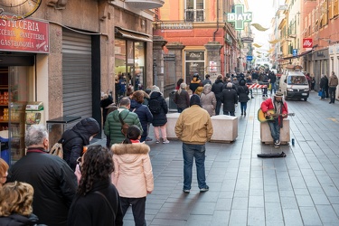 Genova, Sestri Ponente - coda tamponi farmacia via Sestri