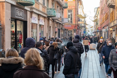 Genova, Sestri Ponente - coda tamponi farmacia via Sestri