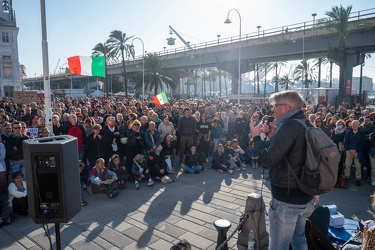 Genova, piazza Caricamento - manifestazione no vax no green pass