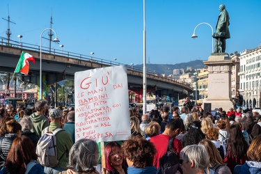 Genova, piazza Caricamento - manifestazione no vax no green pass