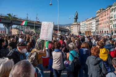 Genova, piazza Caricamento - manifestazione no vax no green pass