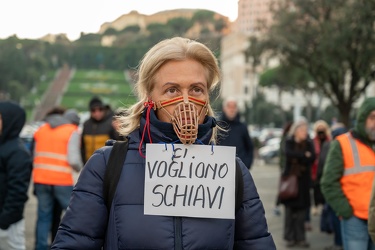 Genova, piazza della vittoria - consueta manifestazione no vax d