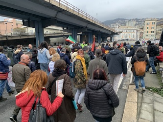 Genova, piazza Cavour - ennesima manifestazione no vax del sabat