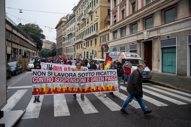 Genova, manifestazione No Vax No Gren Pass