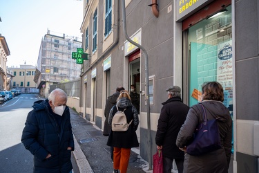 Genova, nuove regole green pass, tamponi in farmacia