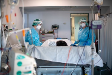 Genova, ospedale San Martino - terapia intensiva Covid