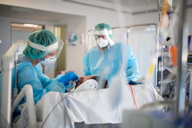 Genova, ospedale San Martino - terapia intensiva Covid