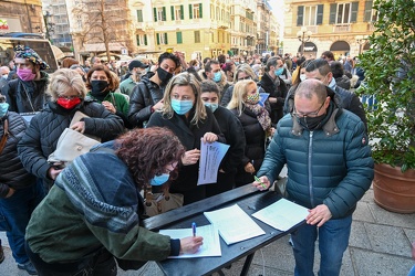 Genova, prefettura - manifestazione ristoratori contro restrizio